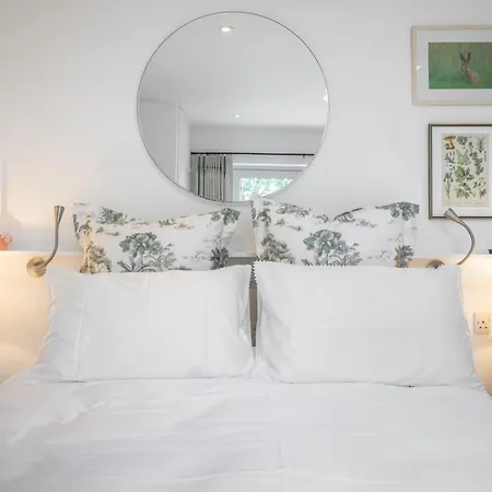 The Garden - 1 Bedroom Annex In アパート