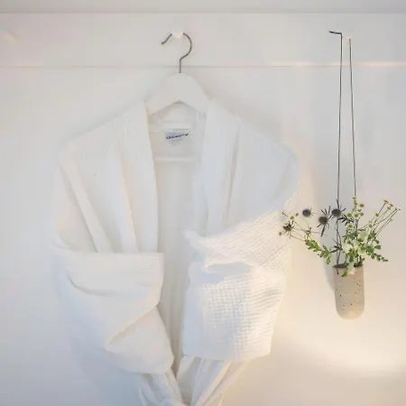 The Garden - 1 Bedroom Annex In Apartment *
