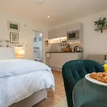 Apartman The Garden - 1 Bedroom Annex In