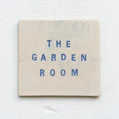 The Garden - 1 Bedroom Annex In Apartman *